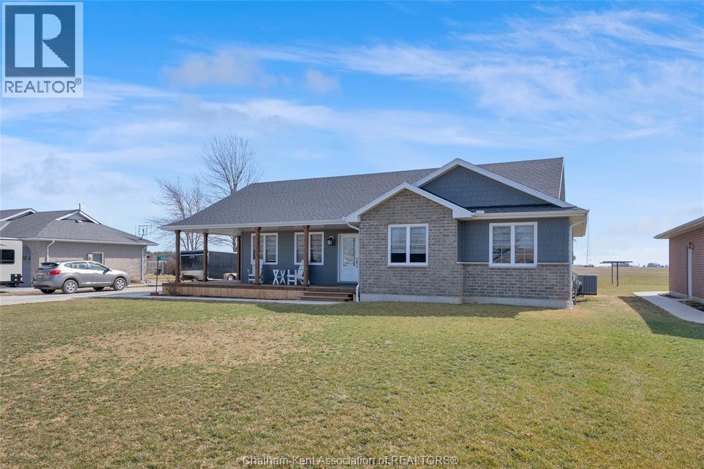 5744 Middle Line Property Photo 2