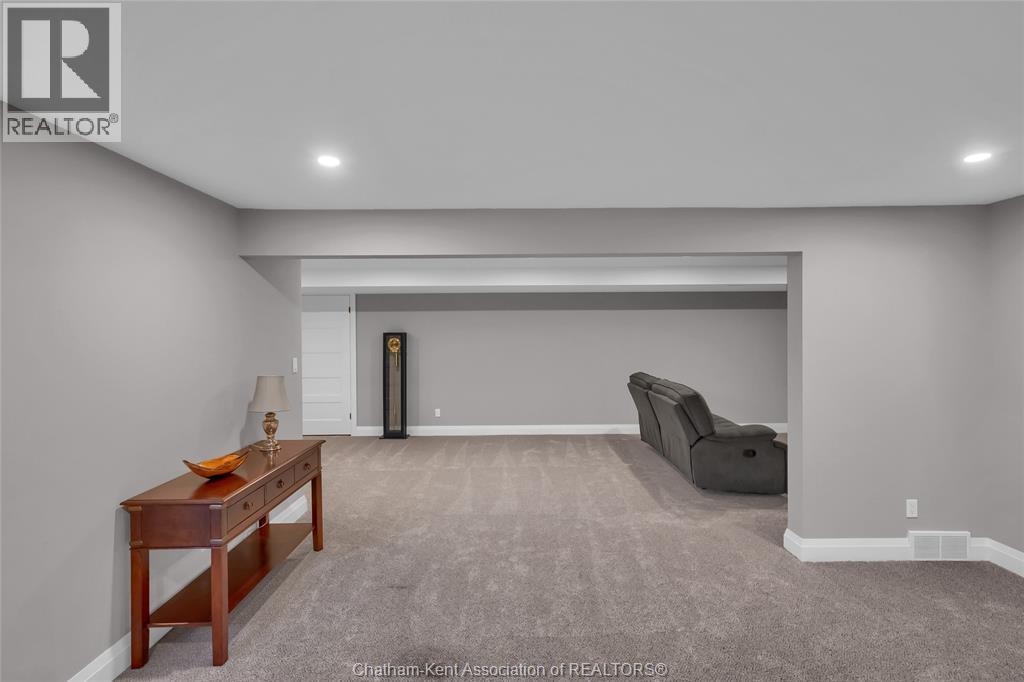 5744 Middle Line Property Photo 39
