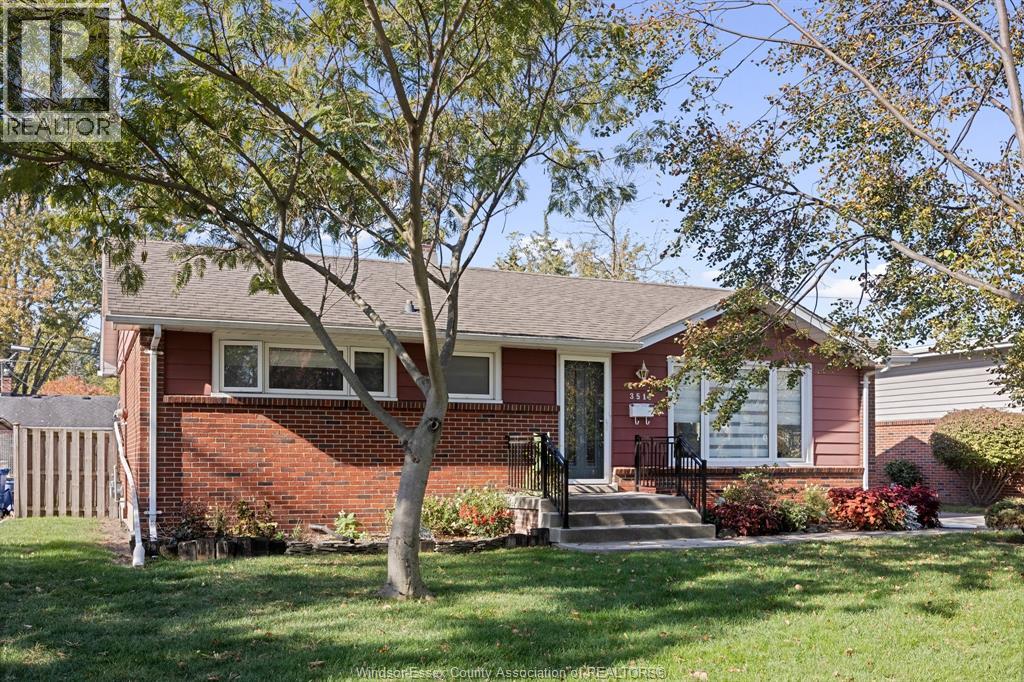 3511 CHARLEVOIX Property Photo 1