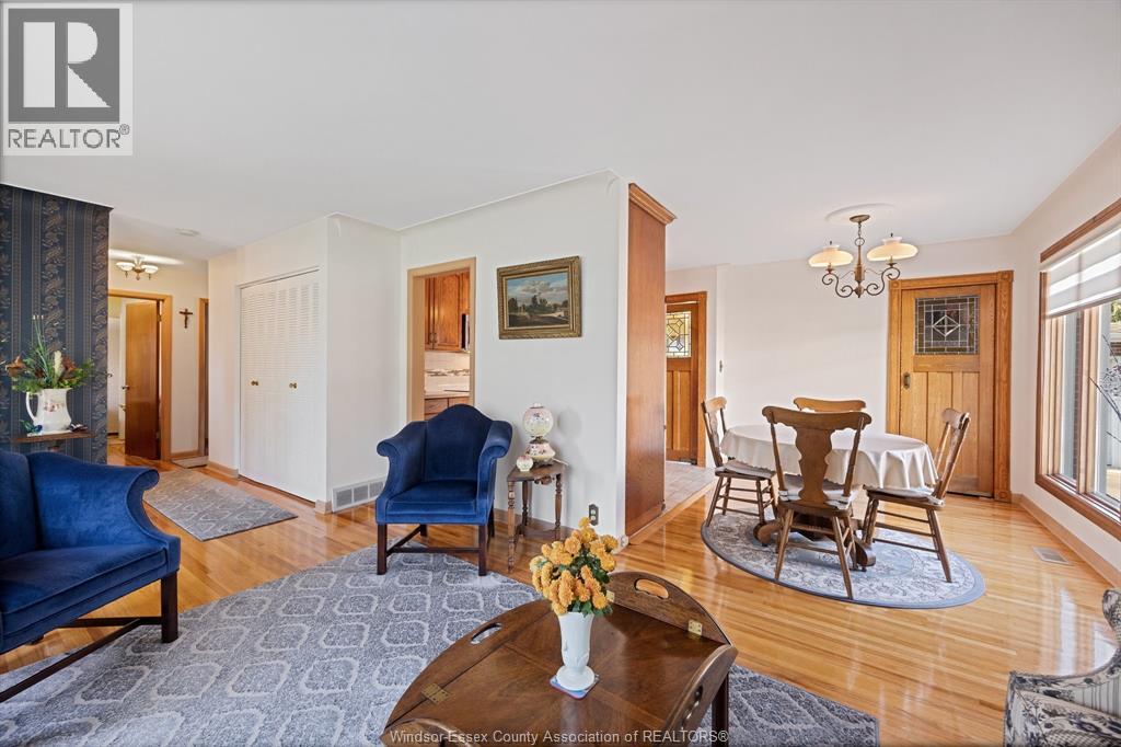 3511 Charlevoix Property Photo 6