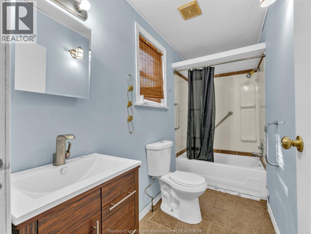 920 Mersea Rd 6 Property Photo 12
