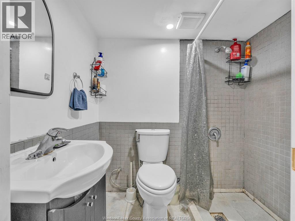 7640 Wyandotte Street East Property Photo 30