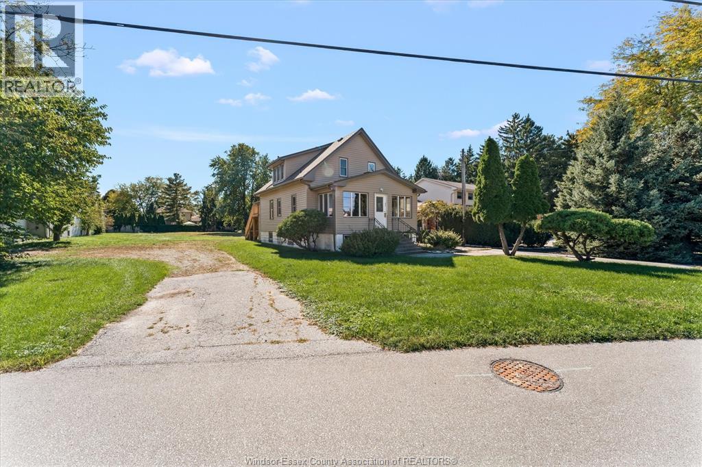 13231-33 Riverside Drive East Property Photo 3