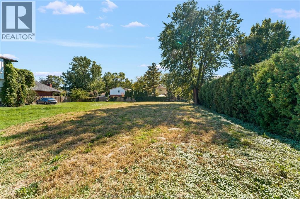 13231-33 Riverside Drive East Property Photo 11
