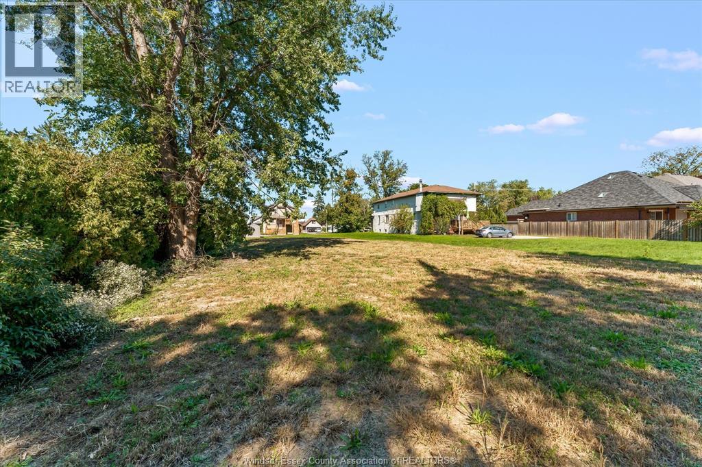 13231-33 Riverside Drive East Property Photo 14