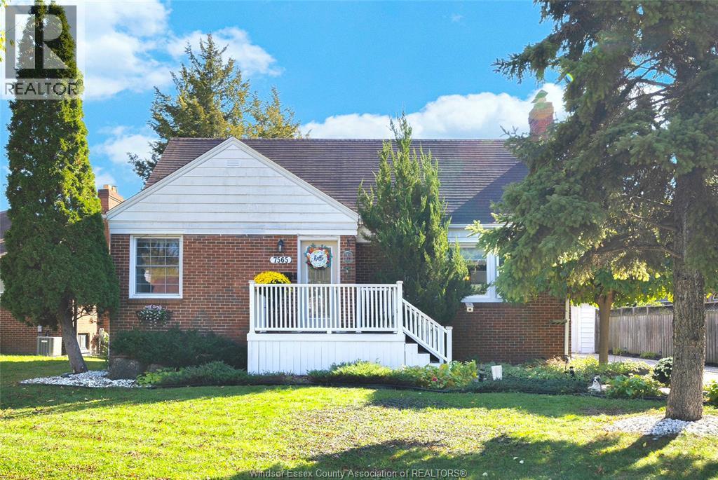7565 St. Rose Property Photo 1