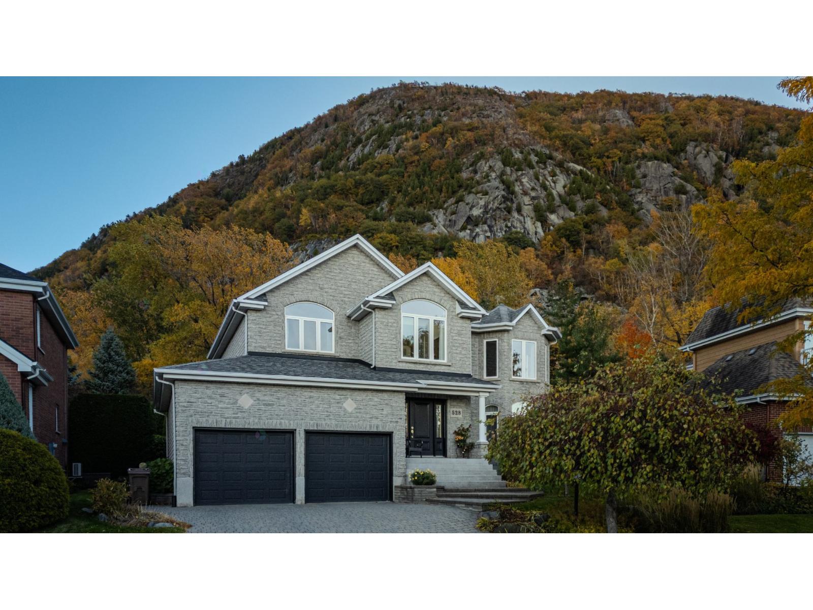 528 Rue De La Grotte Photo de la propriété 1