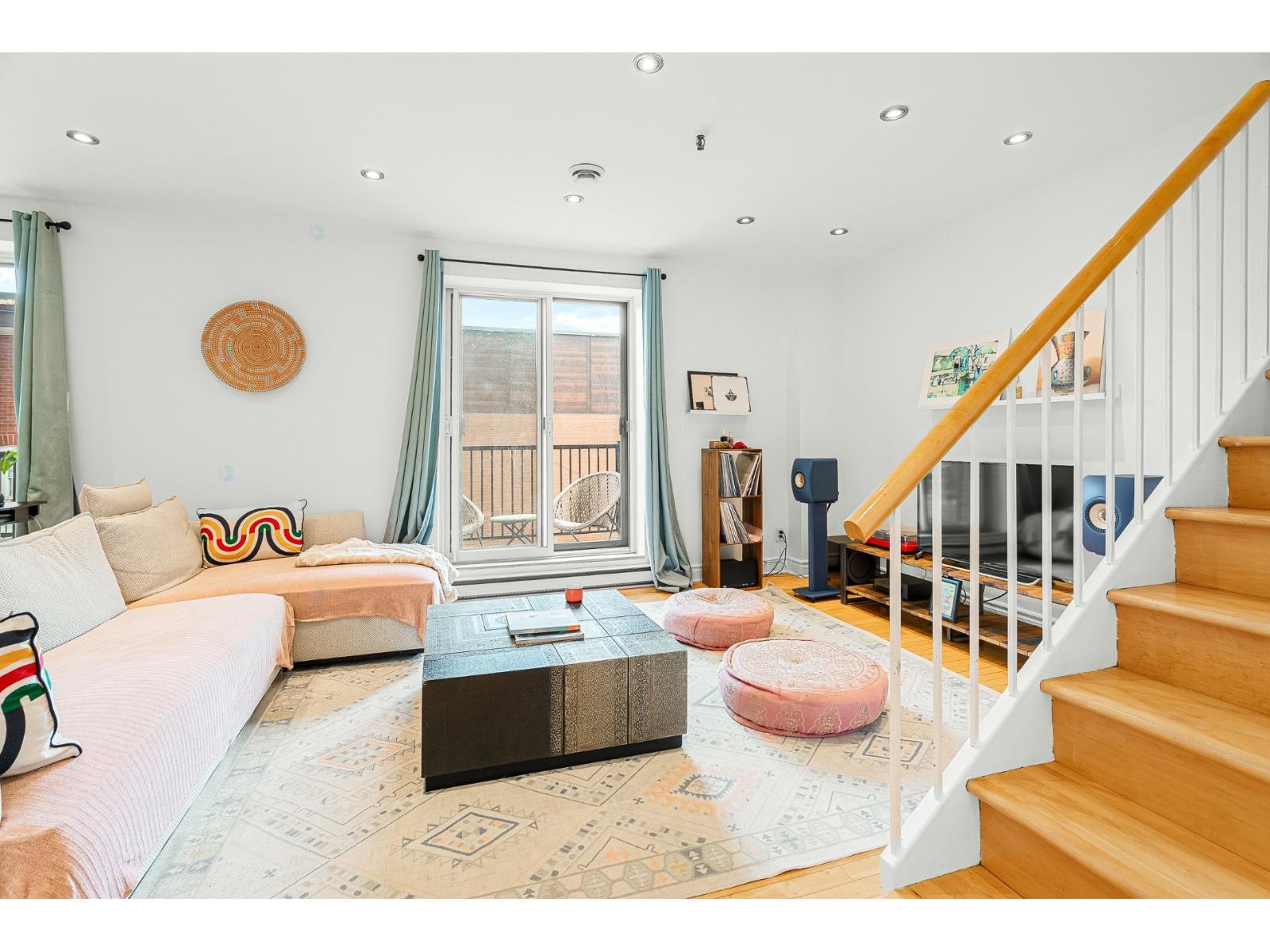 1037 Rue St-denis, #301 Property Photo 5