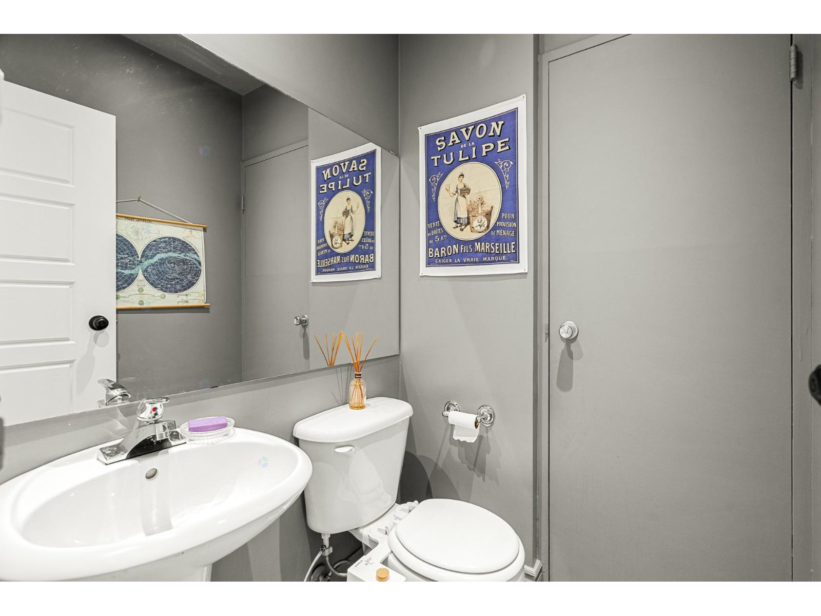 1037 Rue St-denis, #301 Property Photo 11