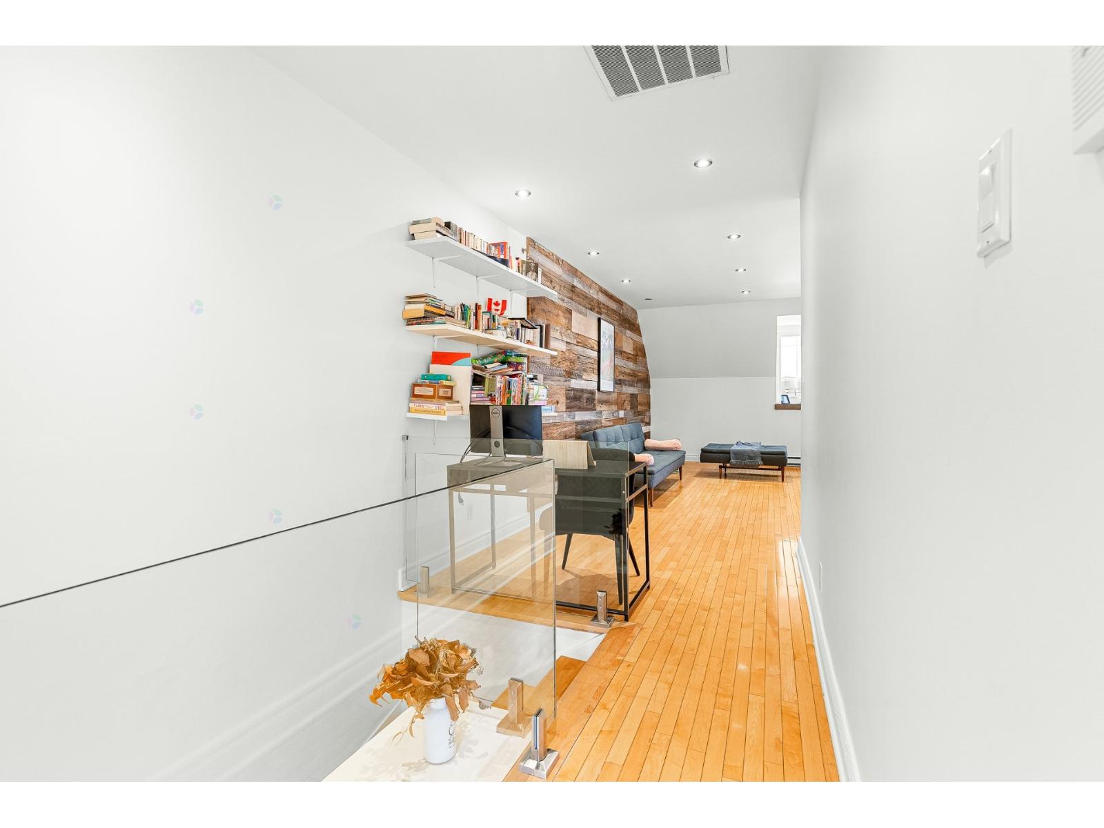 1037 Rue St-denis, #301 Property Photo 12