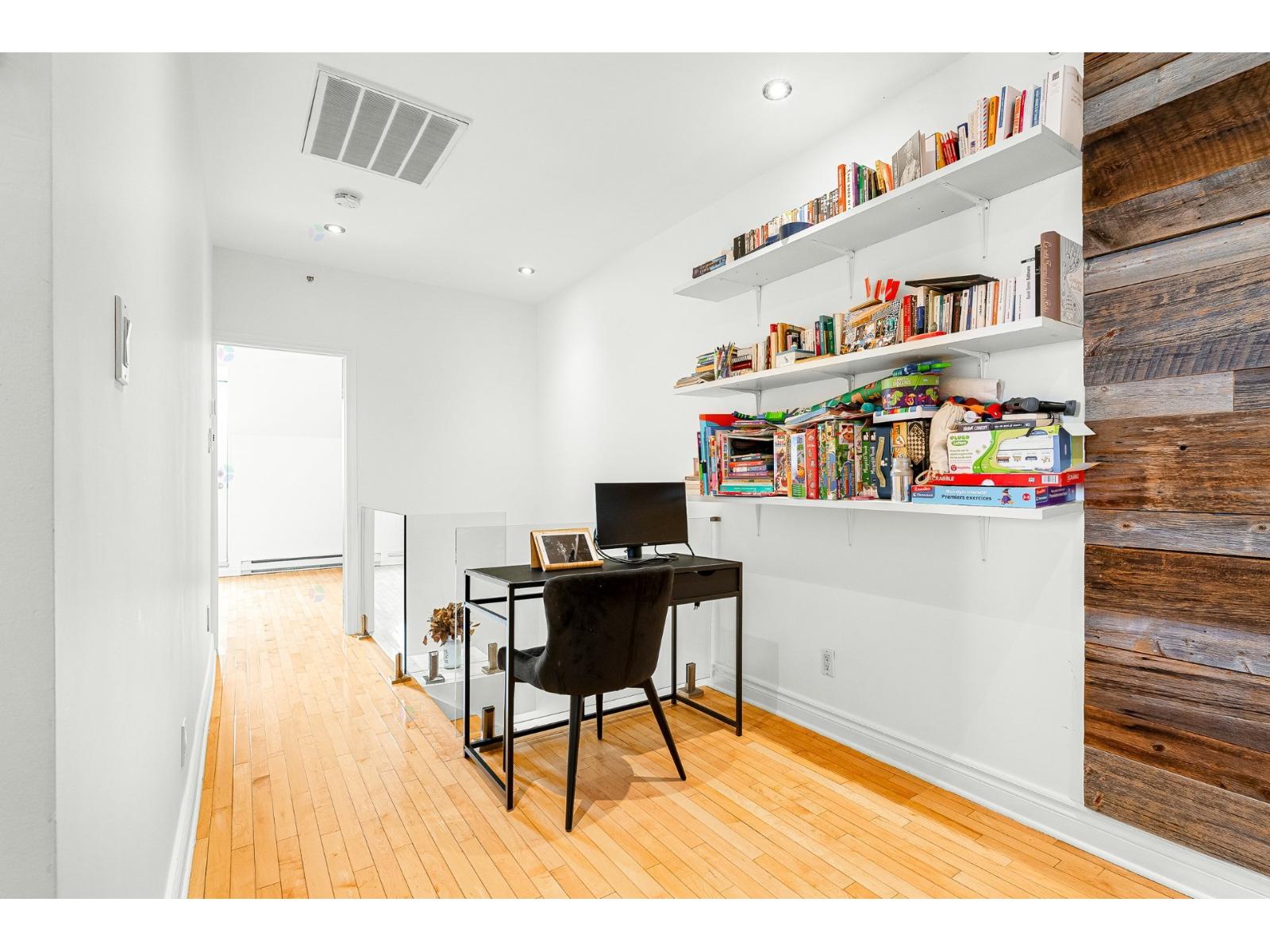 1037 Rue St-denis, #301 Property Photo 13