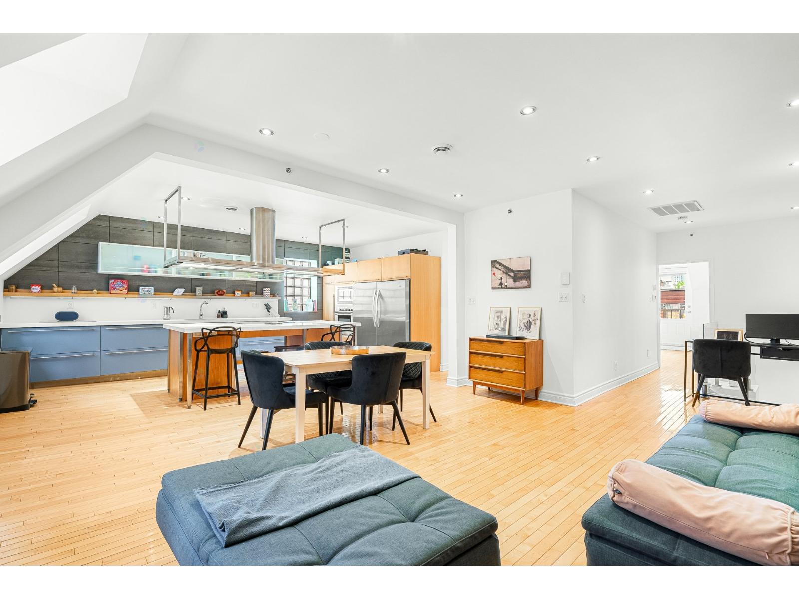1037 Rue St-denis, #301 Property Photo 15