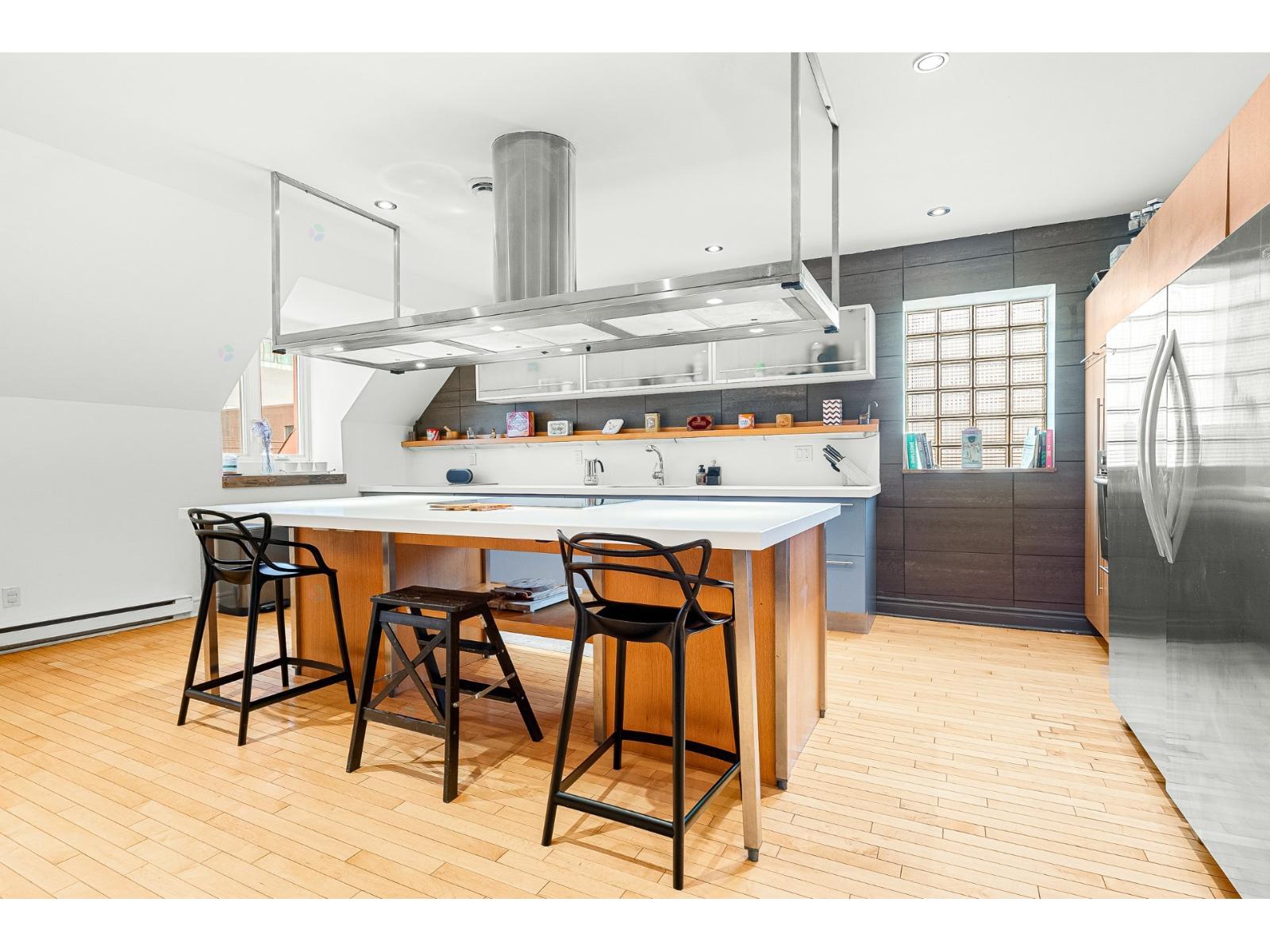 1037 Rue St-denis, #301 Property Photo 17