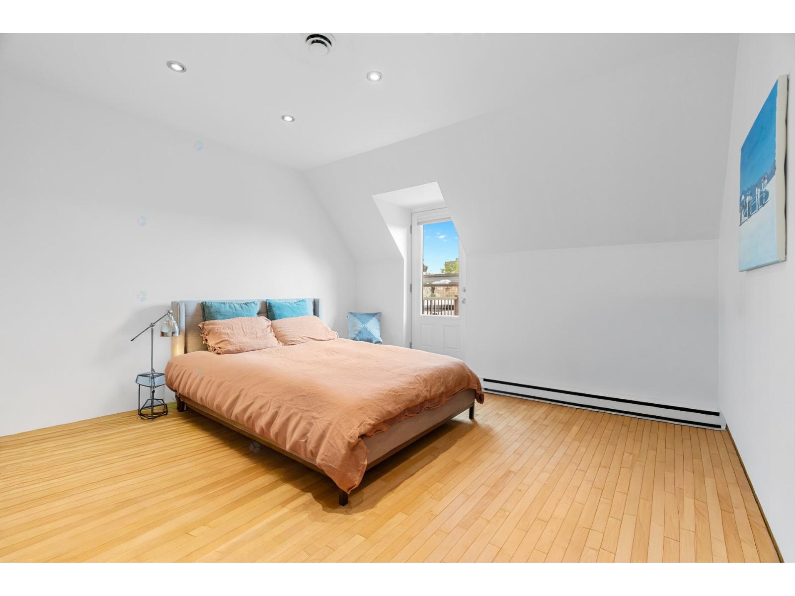 1037 Rue St-denis, #301 Property Photo 19
