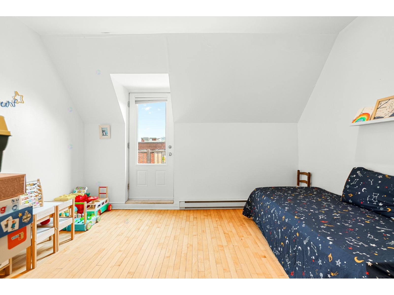 1037 Rue St-denis, #301 Property Photo 20