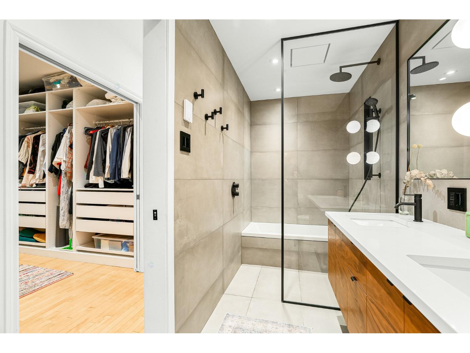 1037 Rue St-denis, #301 Property Photo 24