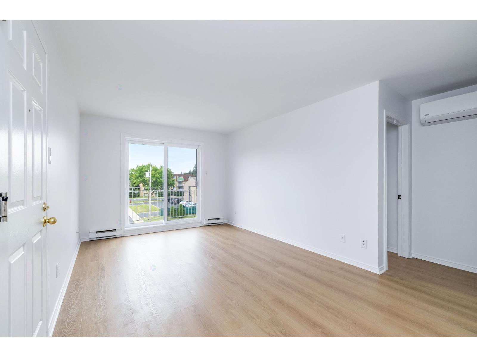 33 Rue Savaria, #5 Property Photo 2