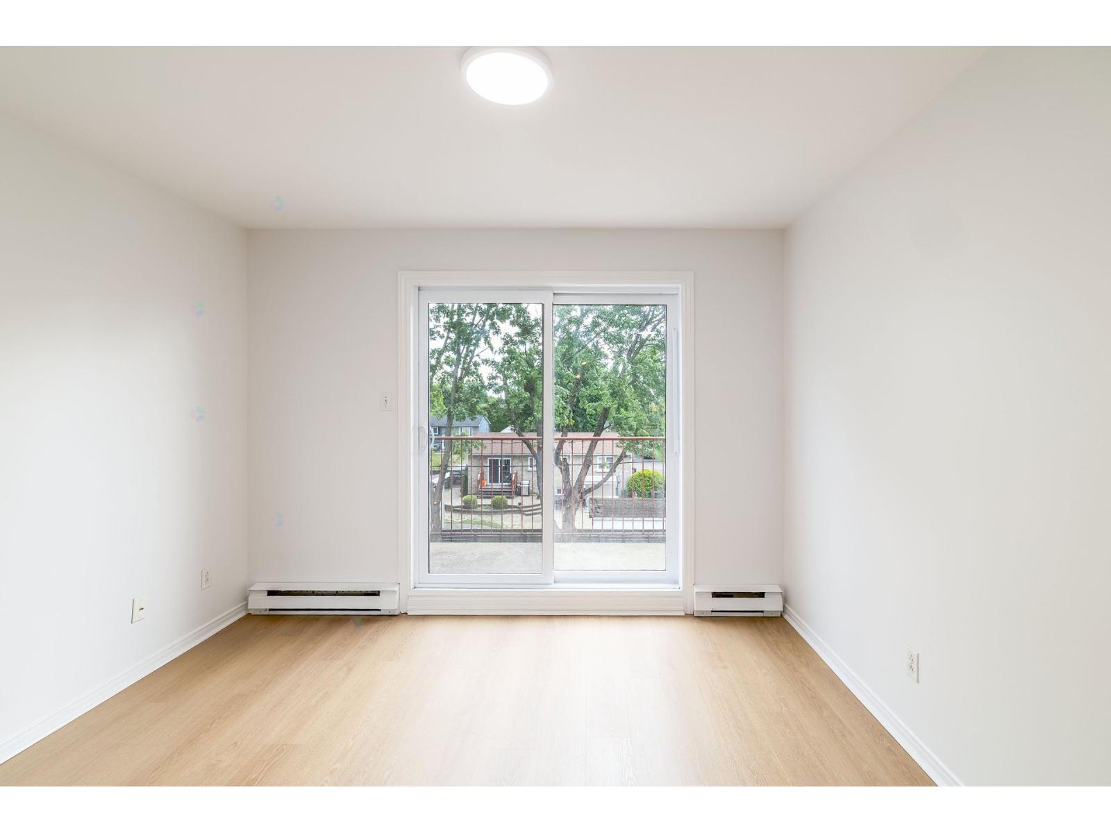 33 Rue Savaria, #5 Property Photo 3