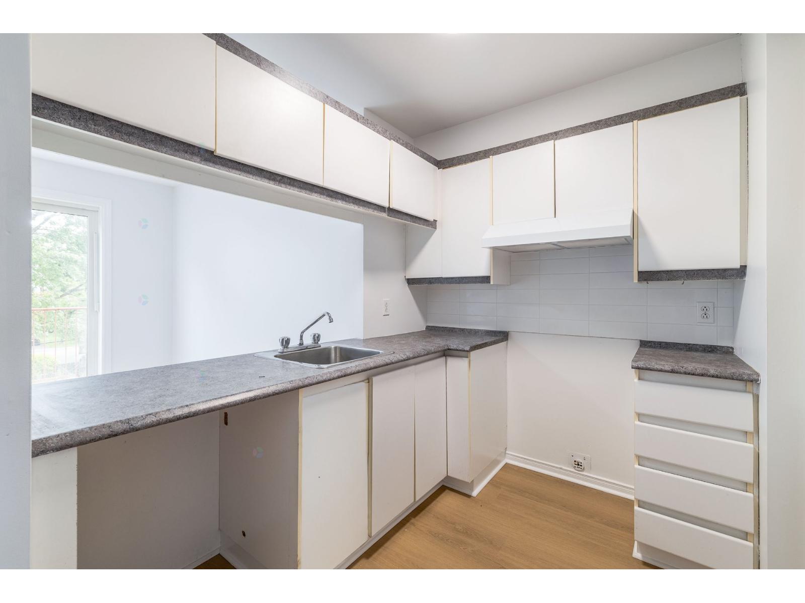 33 Rue Savaria, #5 Property Photo 25