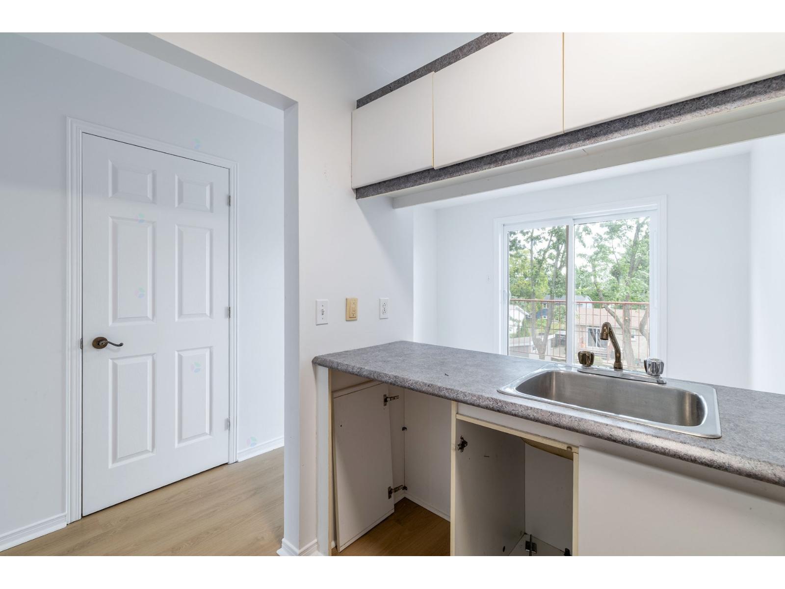 33 Rue Savaria, #5 Property Photo 26
