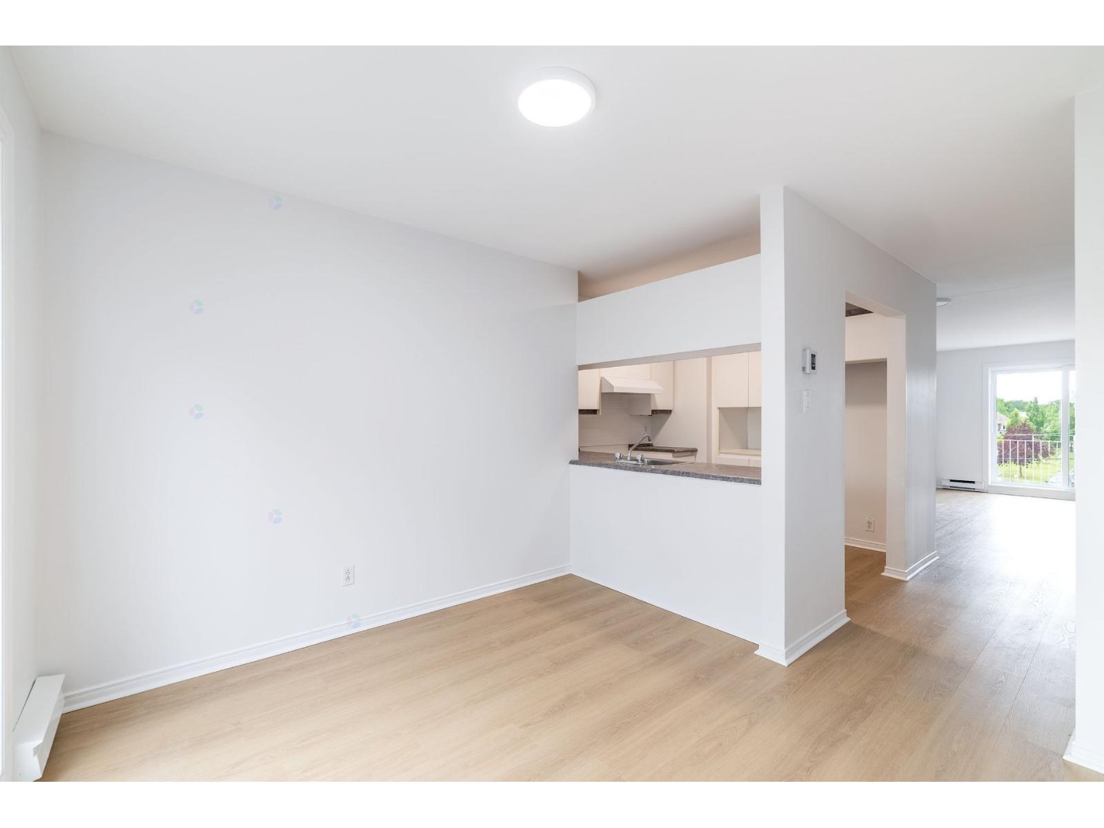 33 Rue Savaria, #5 Property Photo 30