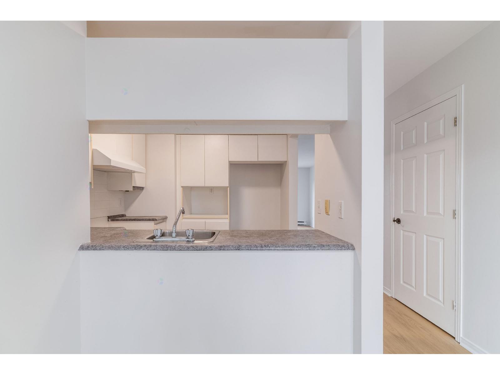 33 Rue Savaria, #5 Property Photo 32