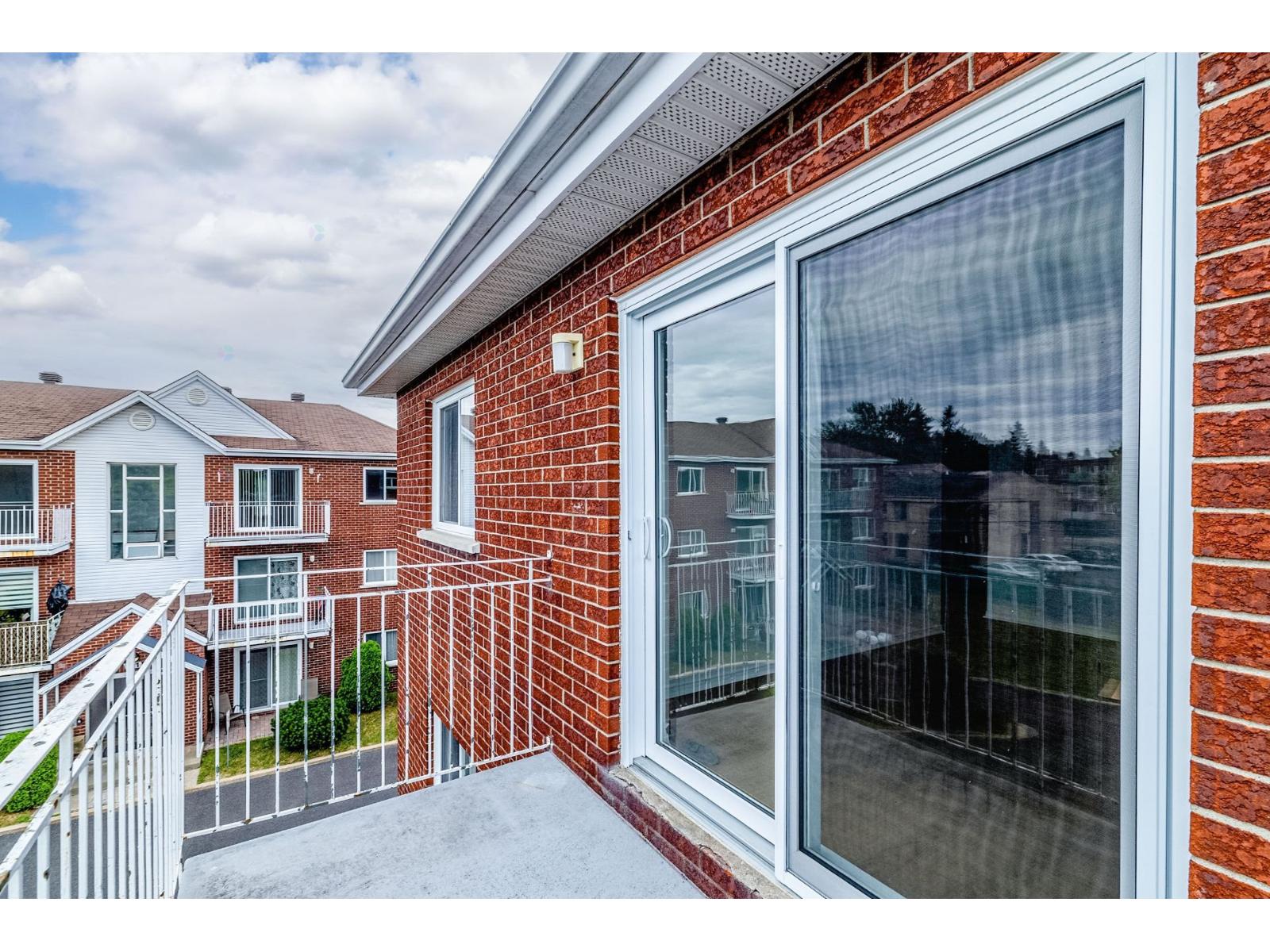 33 Rue Savaria, #5 Property Photo 37