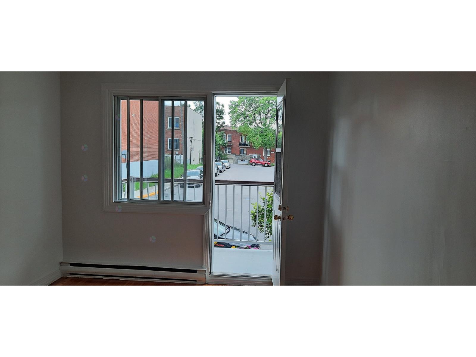 8645 Av. Stuart, #2 Property Photo 3