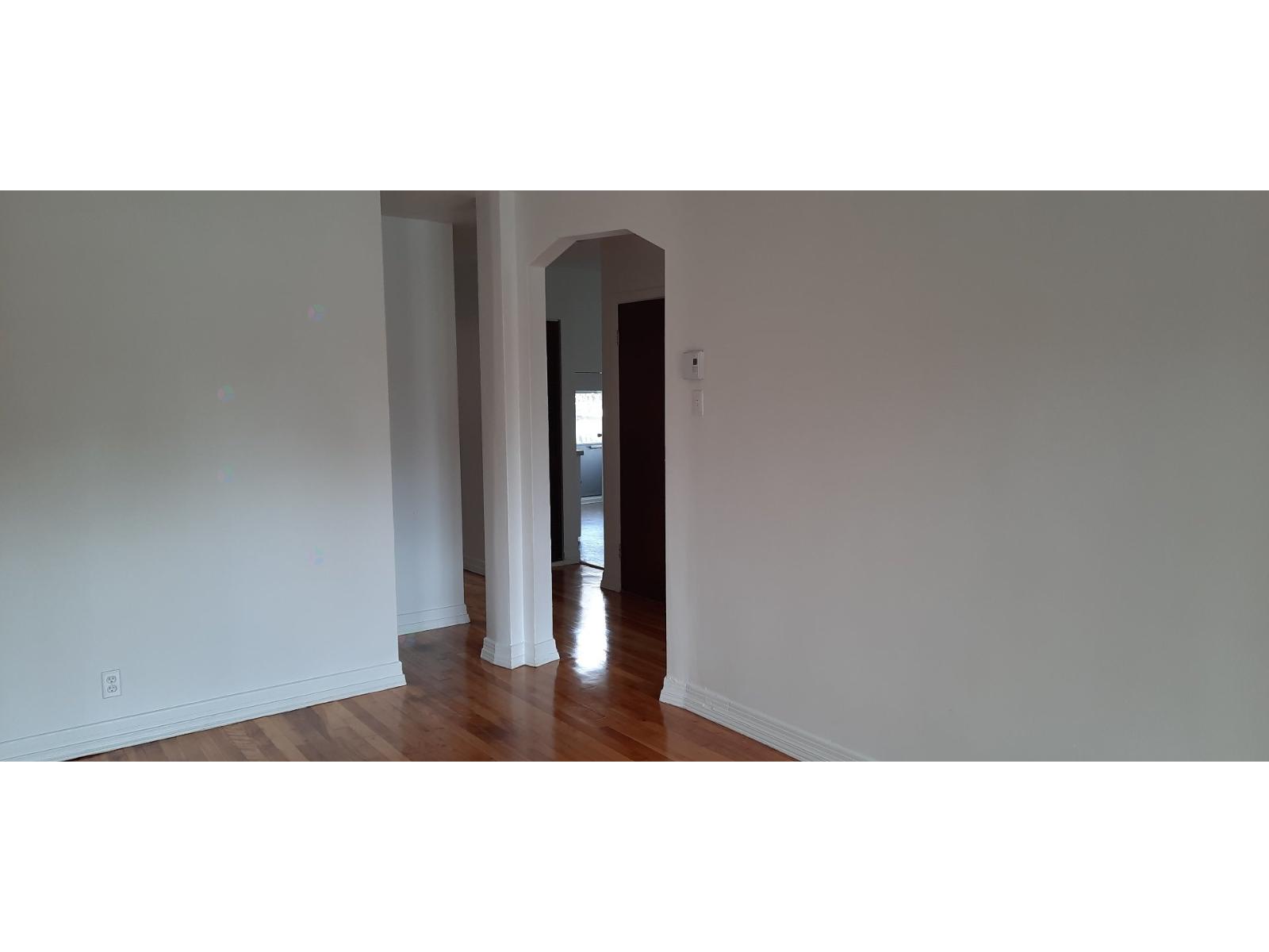8645 Av. Stuart, #2 Property Photo 5