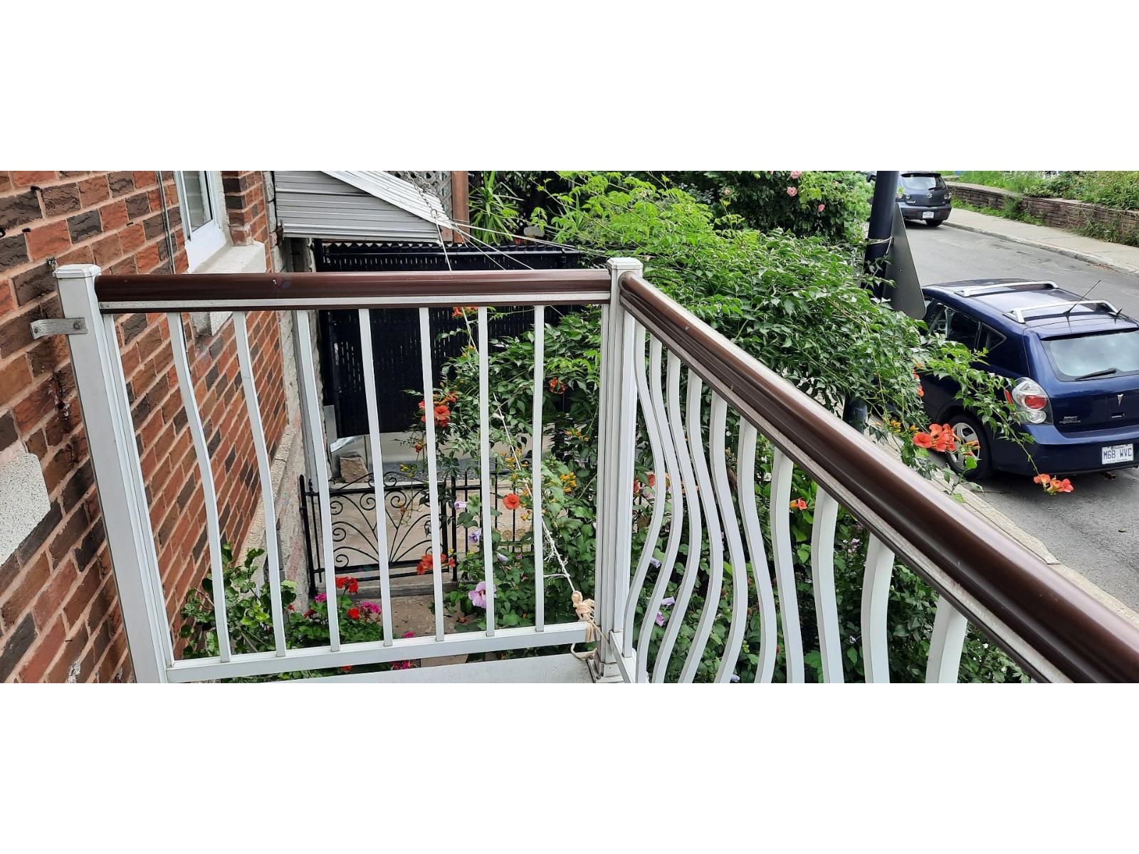 8645 Av. Stuart, #2 Property Photo 6
