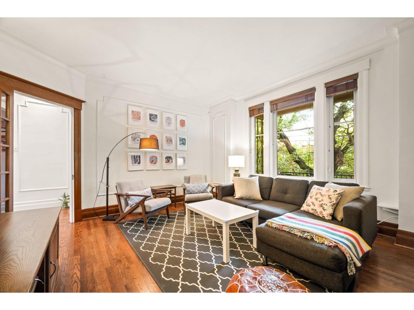4343 Av. Beaconsfield Property Photo 1