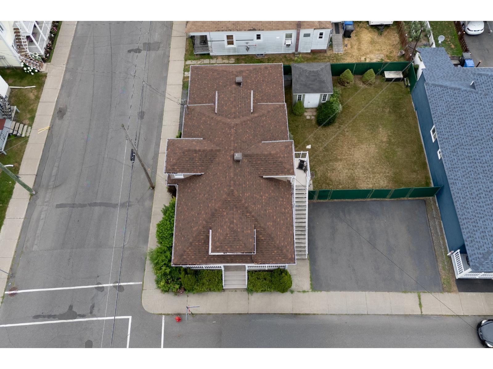 181-183 Rue Limoges Property Photo 2