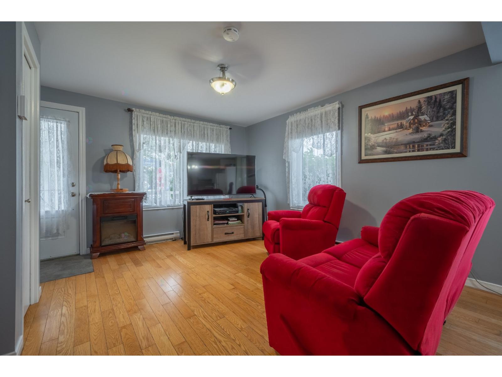 181-183 Rue Limoges Property Photo 3