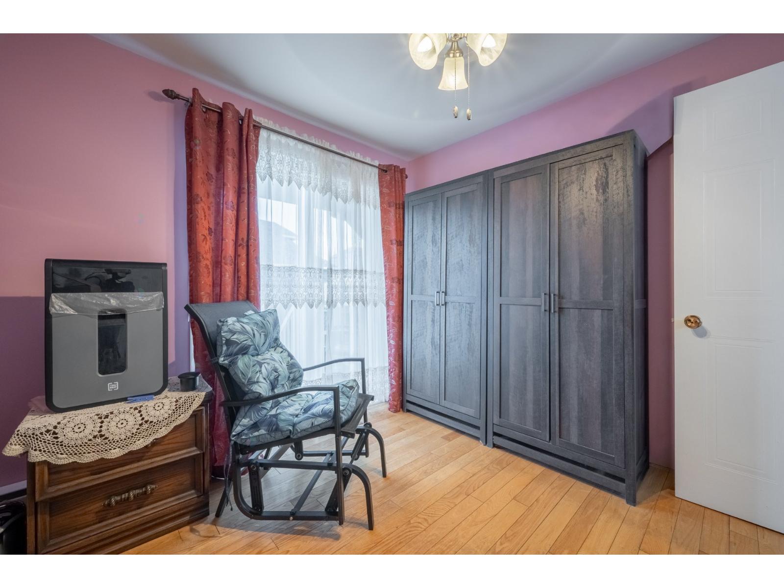 181-183 Rue Limoges Property Photo 4