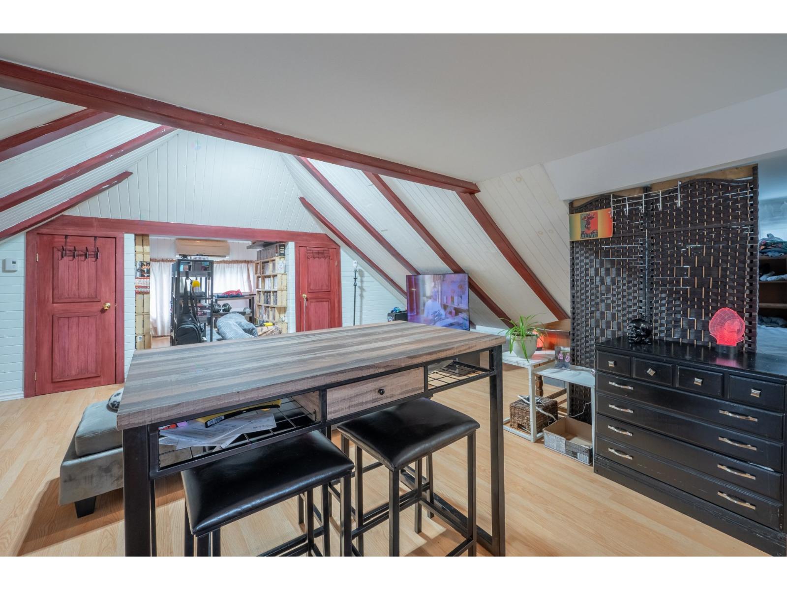 181-183 Rue Limoges Property Photo 14