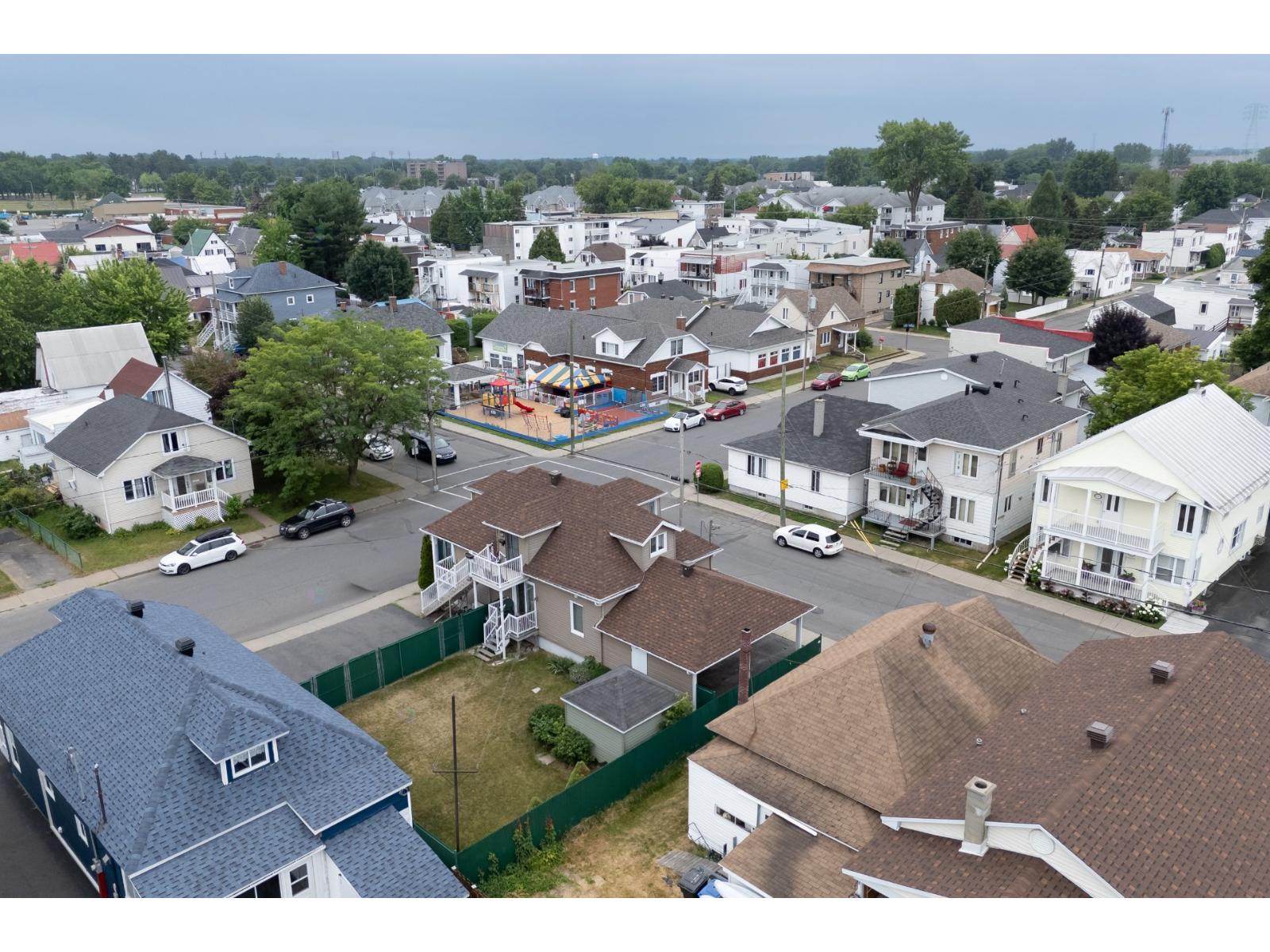 181-183 Rue Limoges Property Photo 22