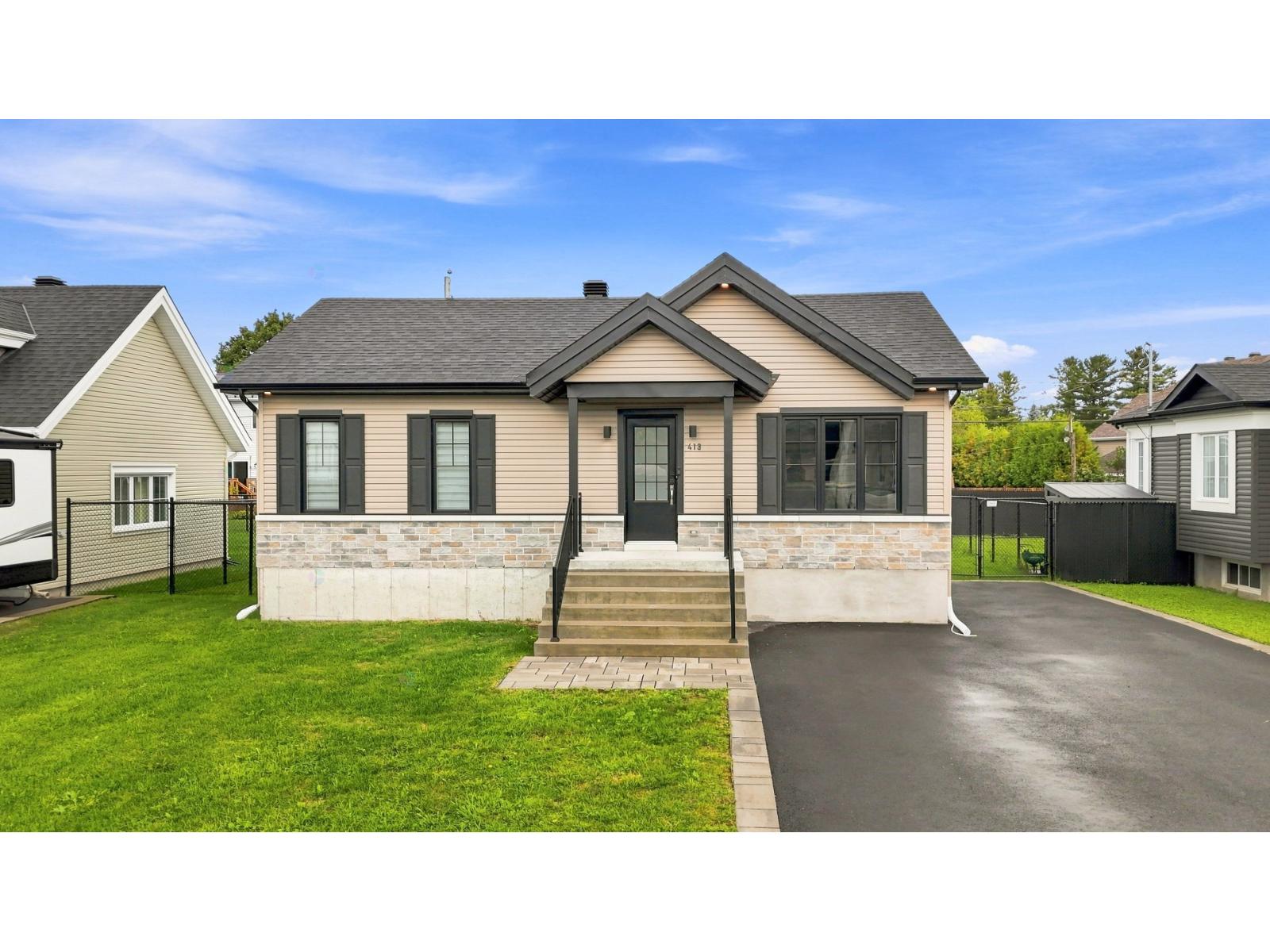 413 Av. Mcnaughton Property Photo 1