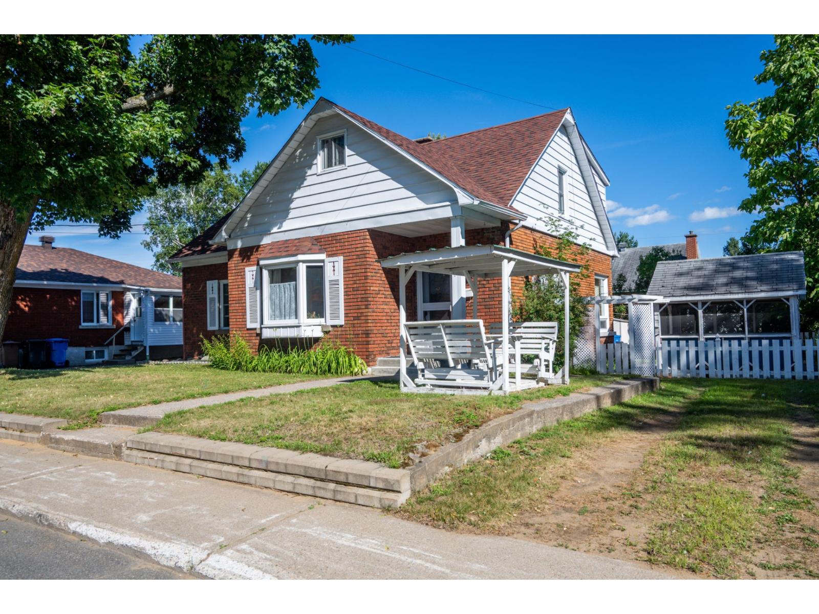 1335 120e Rue Property Photo 3
