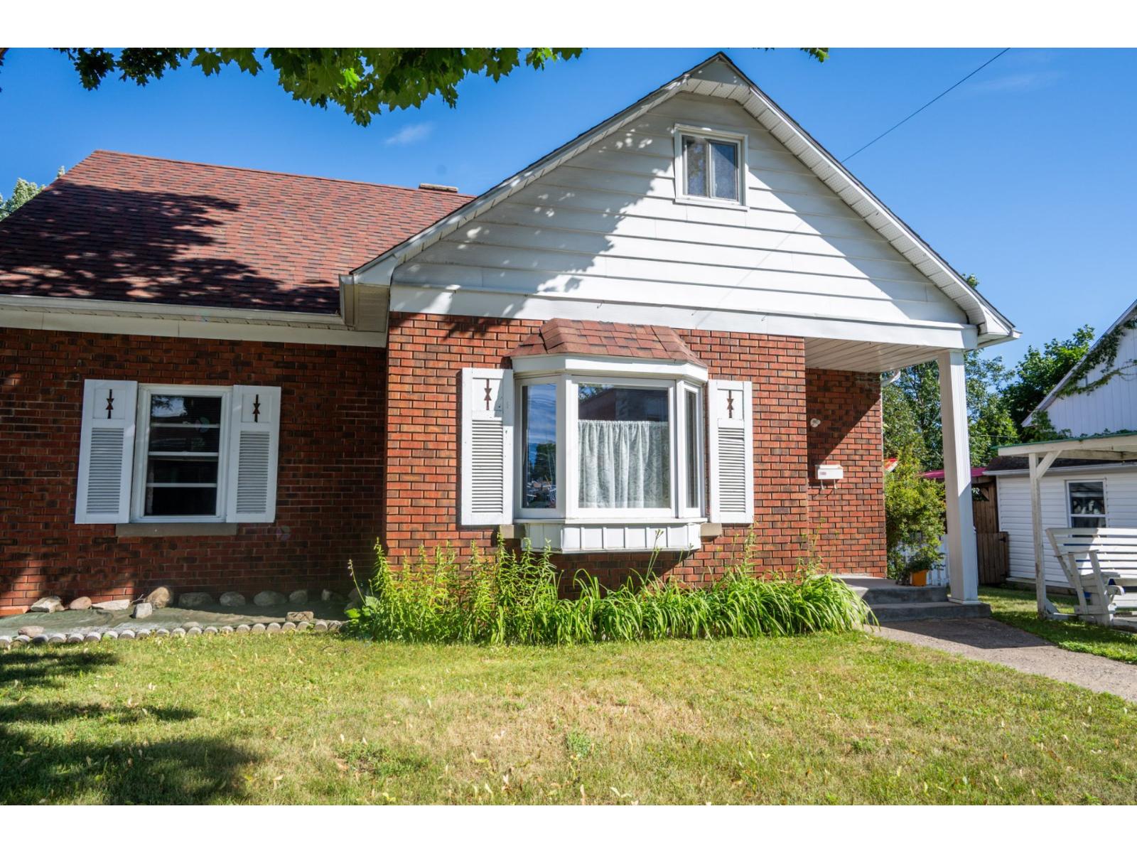 1335 120e Rue Property Photo 4