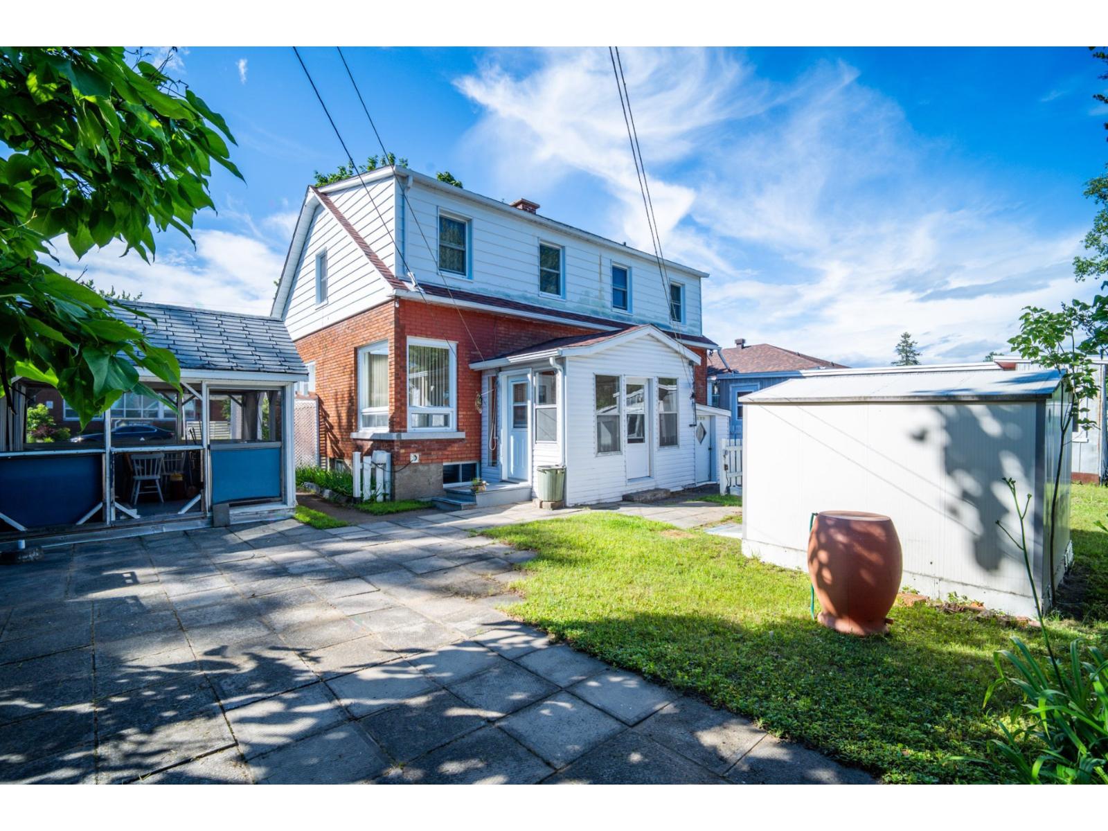 1335 120e Rue Property Photo 5