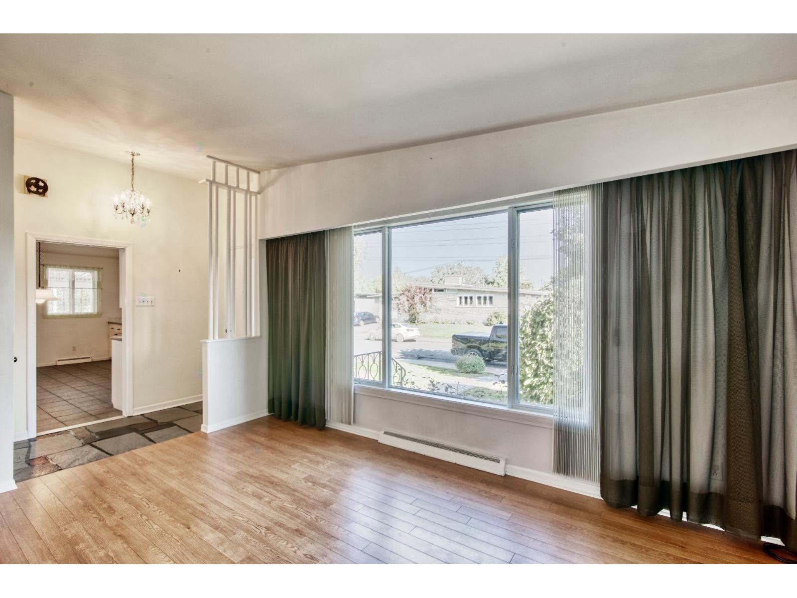 665 Rue Venise Property Photo 3