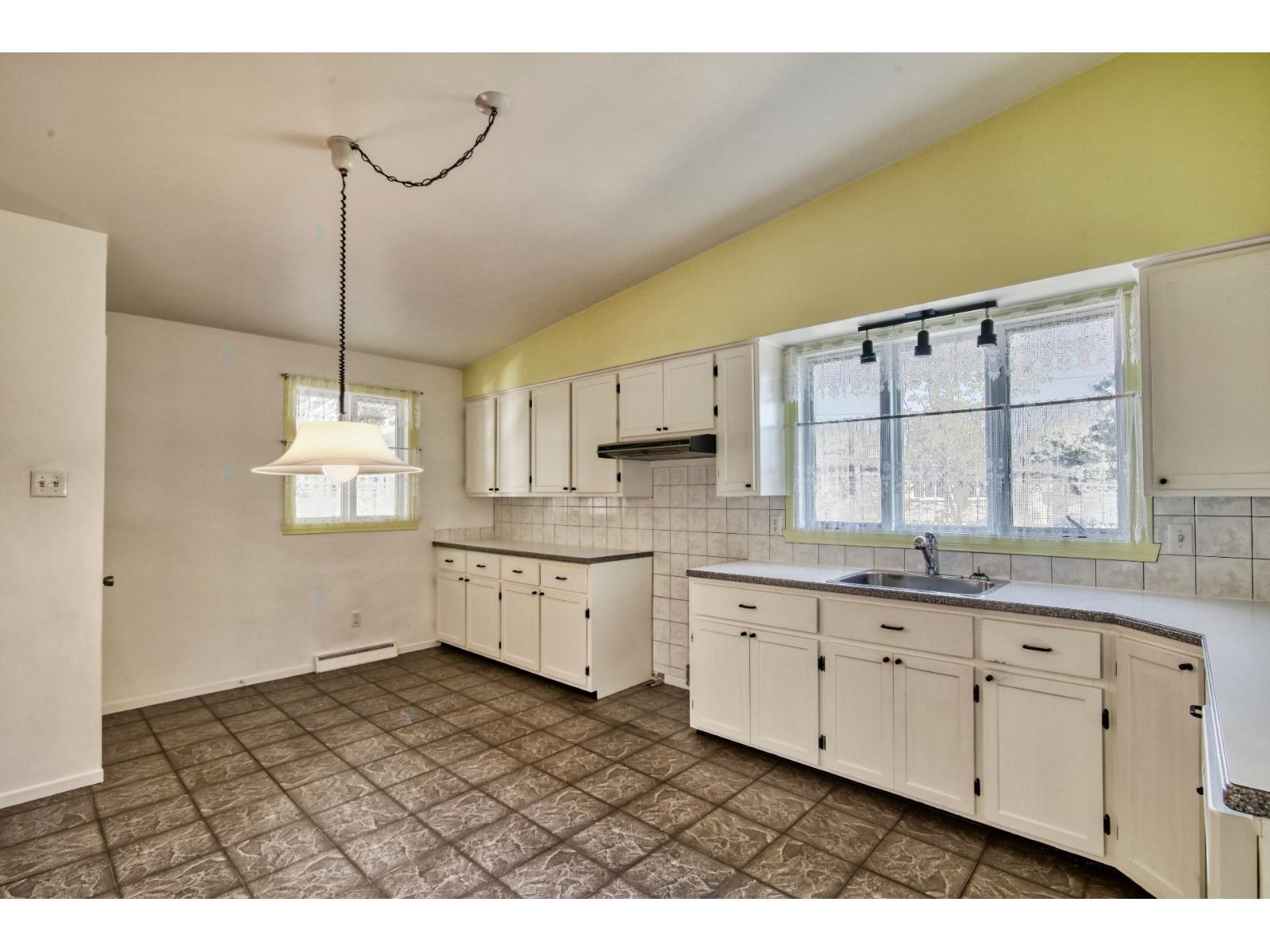 665 Rue Venise Property Photo 4