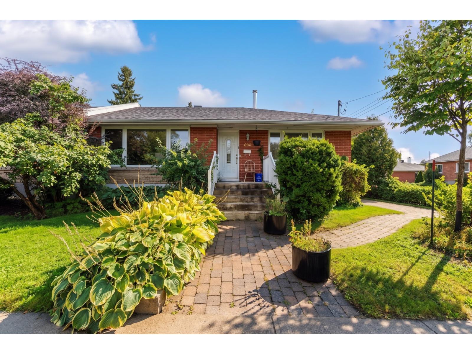 604 Av. Luck Property Photo 1