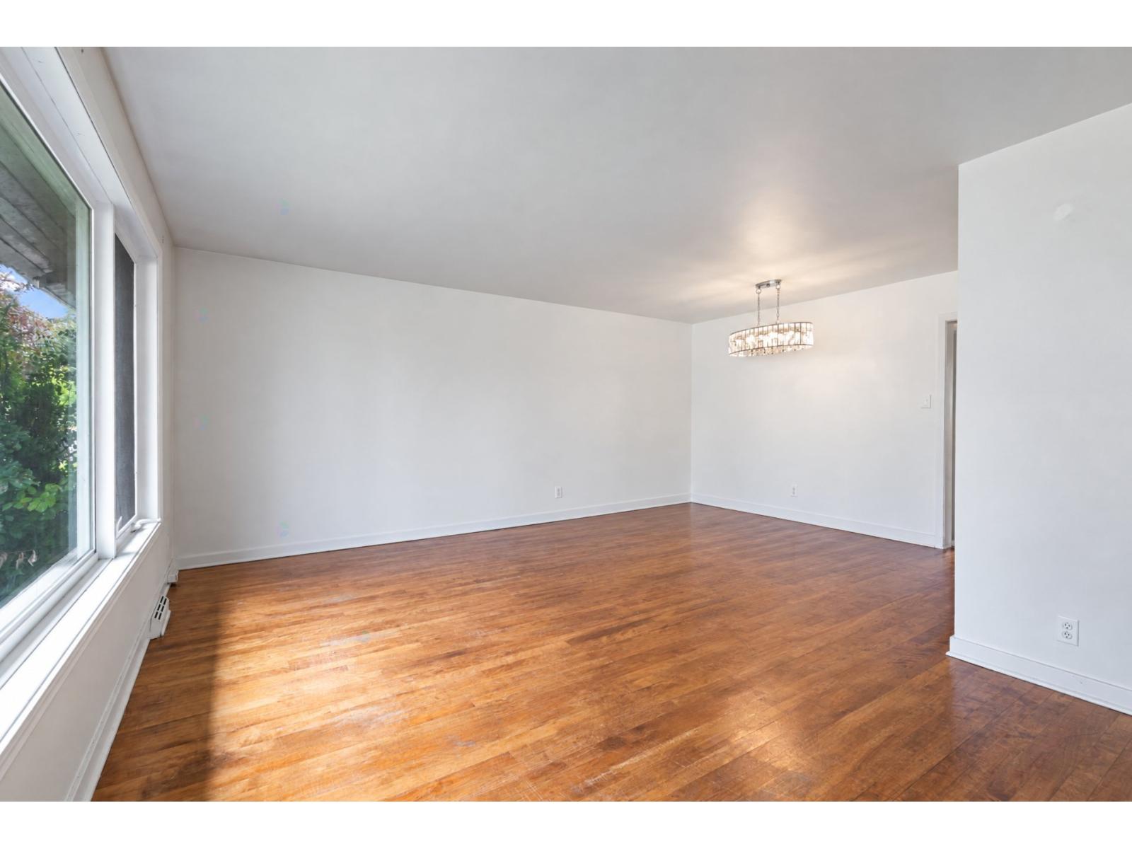 604 Av. Luck Property Photo 3