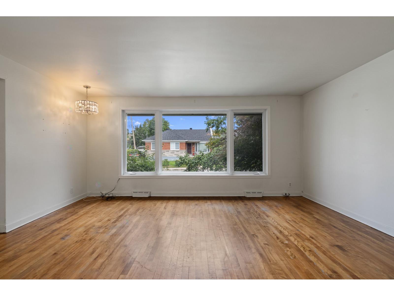 604 Av. Luck Property Photo 4