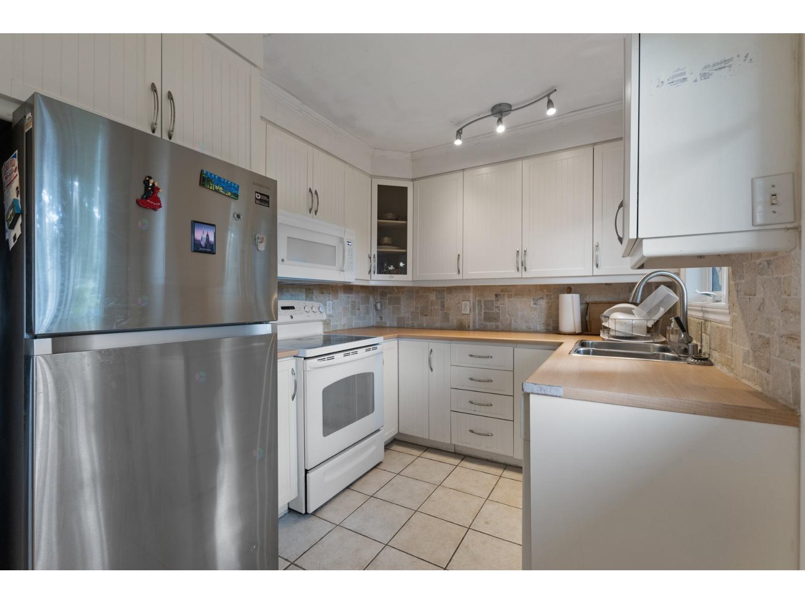 604 Av. Luck Property Photo 5