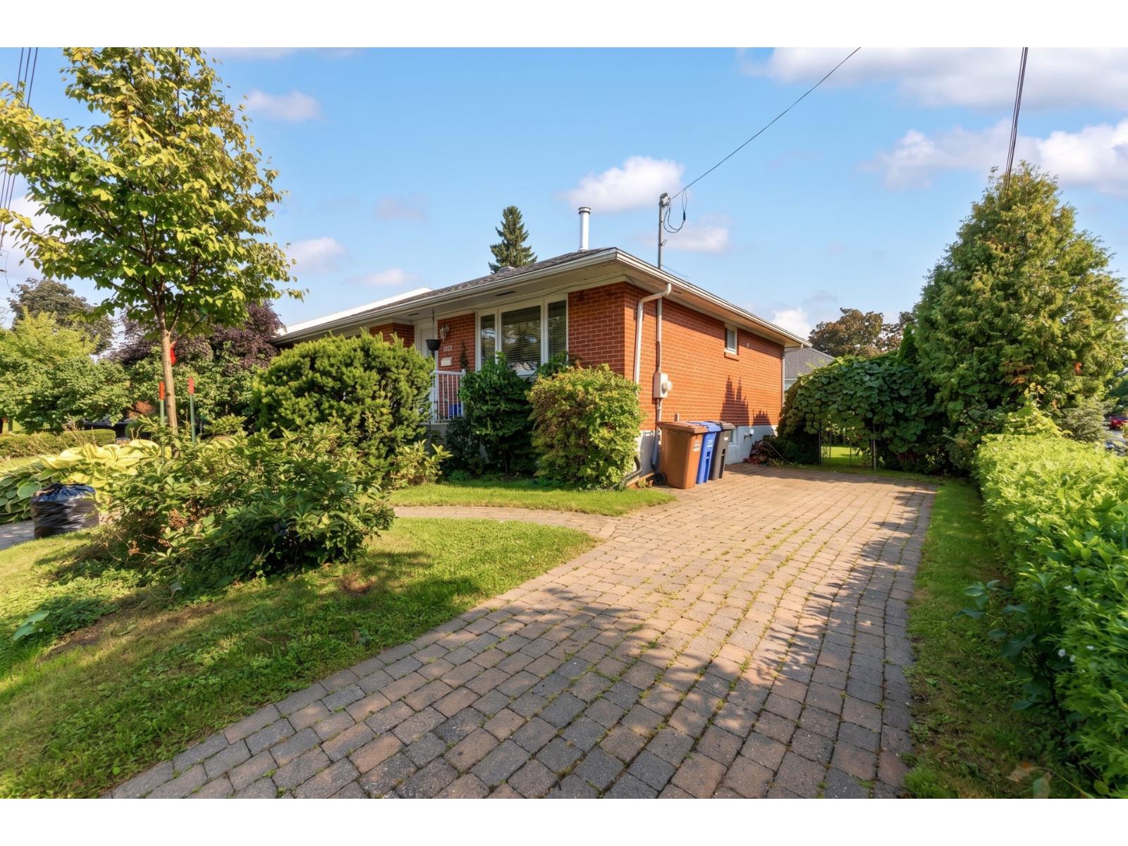 604 Av. Luck Property Photo 17