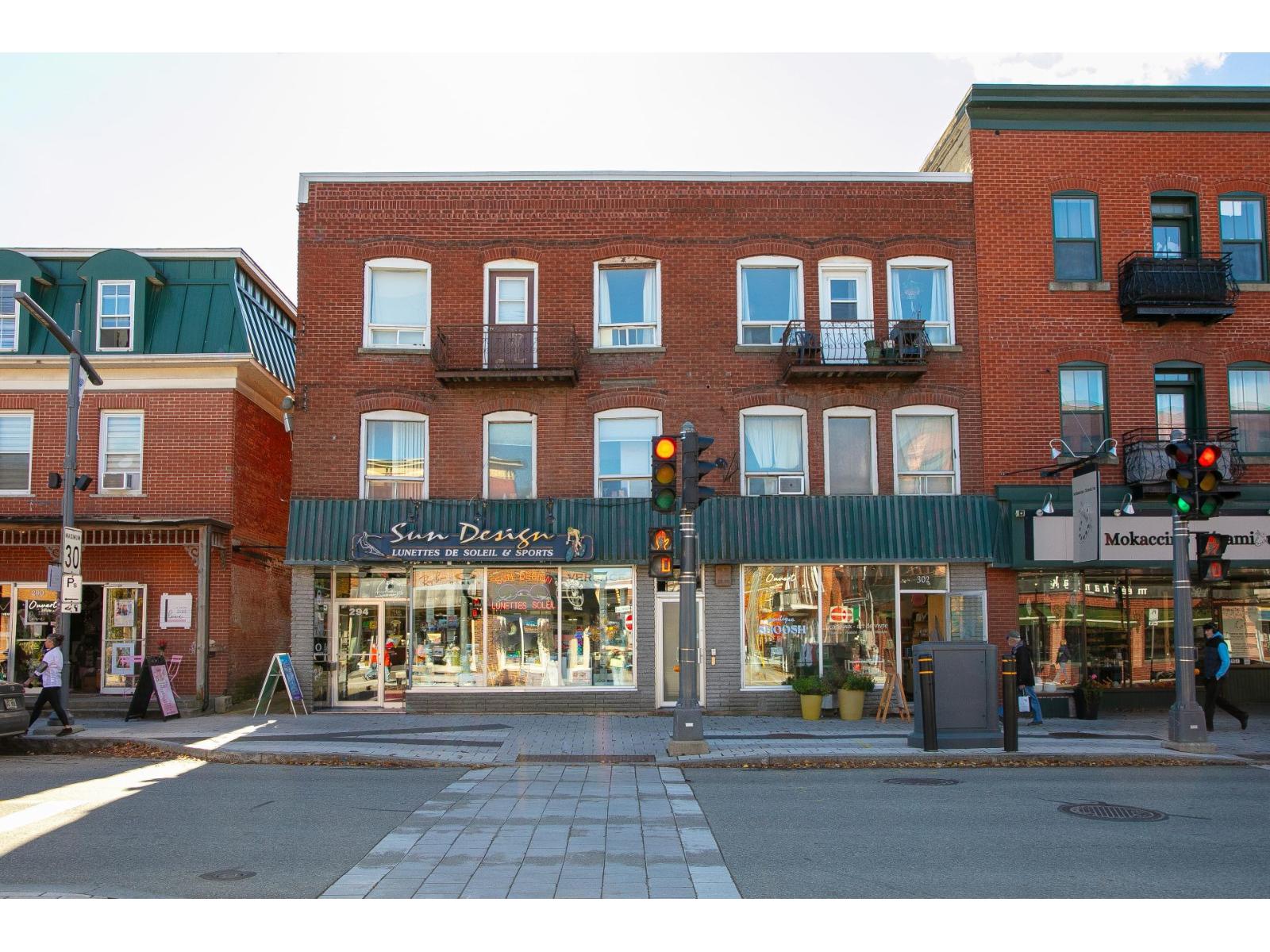 294-302 Rue Principale O. Property Photo 2