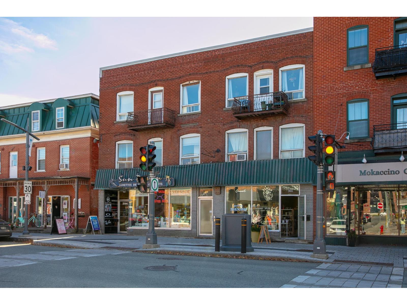 294-302 Rue Principale O. Property Photo 3