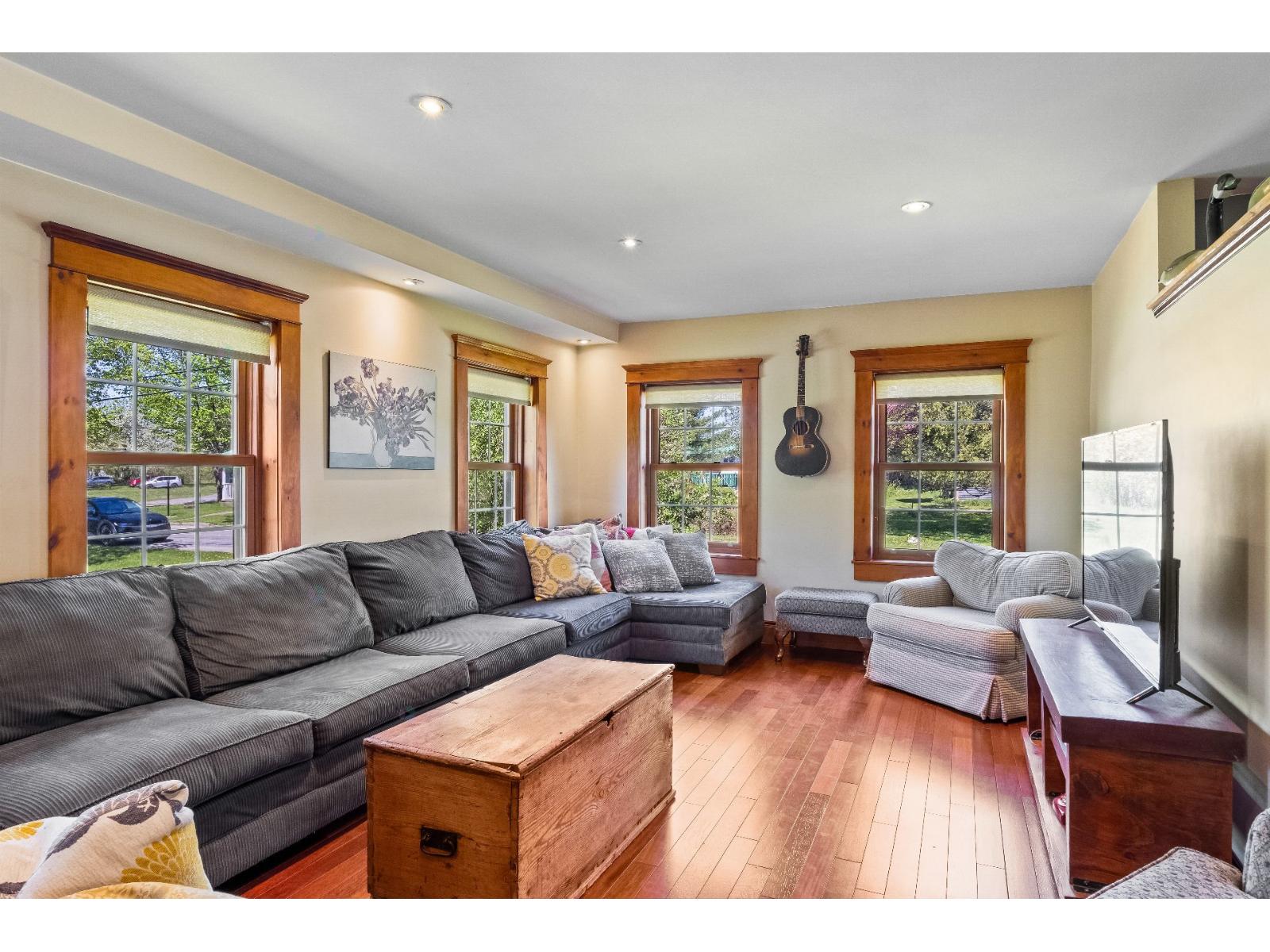 3 Ch. Flanders Property Photo 27